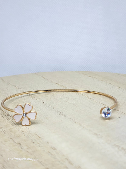 Flower w/ Rhinestone open bangle