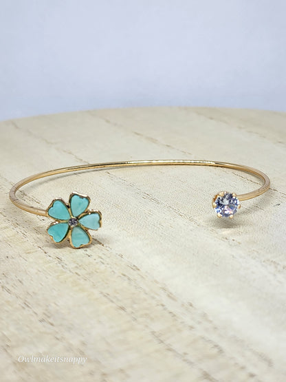 Flower w/ Rhinestone open bangle